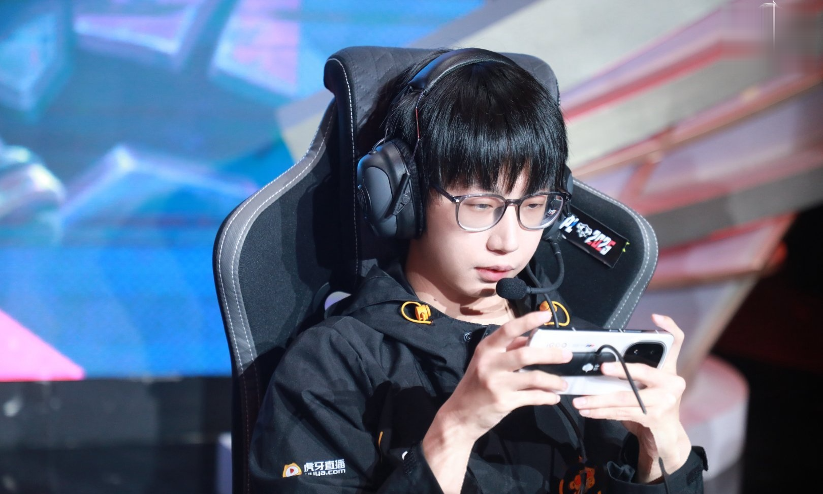 电竞友谊赛焦点战：燕赵天狼队读秒扳平吴越白虎队，客场强势带走胜利。教练团队居功至伟的简单介绍